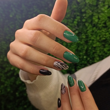 Зеленый маникюр с принтами, фото - Мастер маникюра Таїсія Дячек