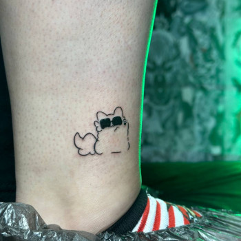Мініатюрне контурне татуювання