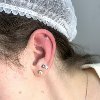 Пирсинг хряща Хеликс