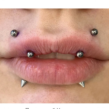 Пірсинг губи «Укус Ангела»
                    Майстер з пірсингу Татьяна Київ