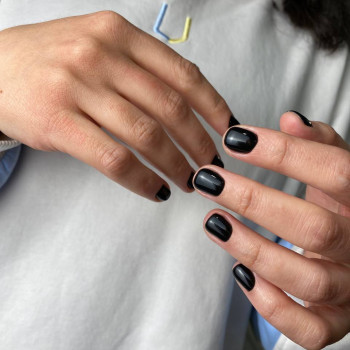 Черный маникюр на очень короткие ногти, фото - Салон красоты Fargo