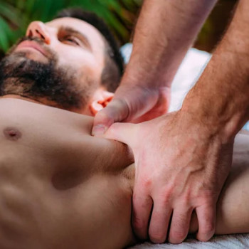 Масаж м'язів грудної клітини для пружності
                    Мануальный терапевт Олег Киев