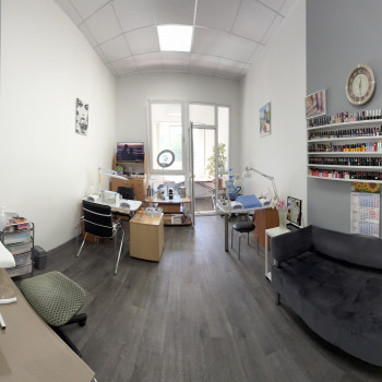 Оренда місця майстру манікюру та майстру на нарощування вій
                    Мастер маникюра Ирина Киев