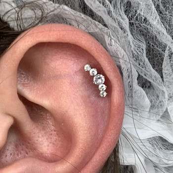 Пірсинг хряща вуха «Хелікс»
