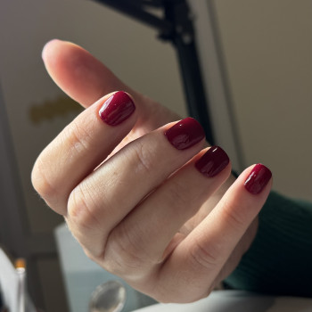 Зняття манікюр та покриття від молодшого майстра
                    Салон красоты  Киев