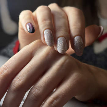 Зняття манікюр та покриття гель лаком
                    Салон красоты  Киев