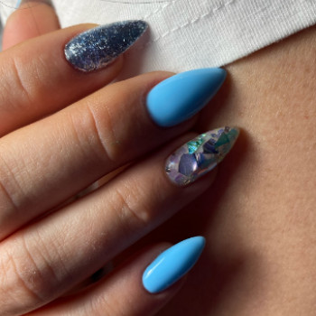 Манікюр з блискітками блакитний бите скло, фото - Майстер манікюру Лілія Бартенєва