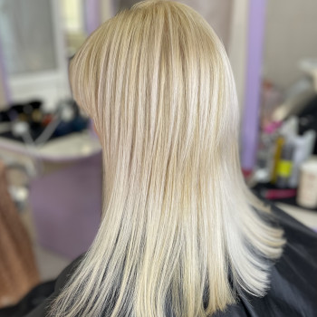 Фарбування Тотал блонд
                    Парикмахер  Харьков