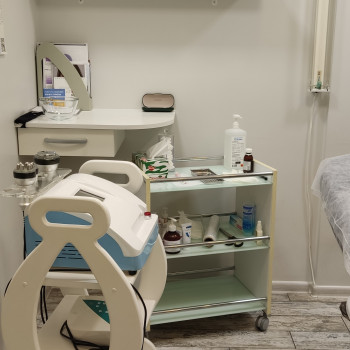 Робочий кабінет: апарат кавітації та rf ліфтингу, апарат електрокоагуляції, проф.косметика