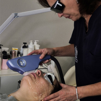 IPL Shine: фотоомолодження;
боротьба з пігментацією, акне, судинними сітками;
мінімальний дискомфо...