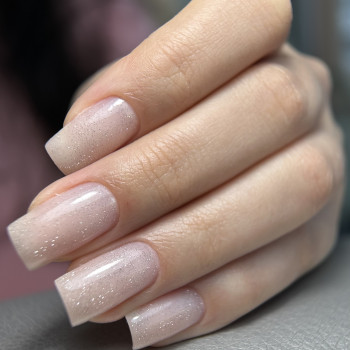 Укріплення натуральних нігтів