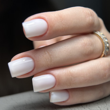 Манікюр з укріпленням
                    Майстер манікюру Катерина Київ