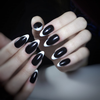 Черный маникюр френч черно-белый, фото - Лешмейкер Диана Ди