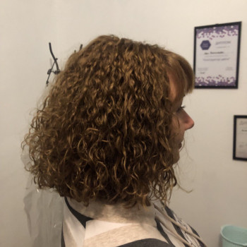 Биозавивка волос
                    Парикмахер-колорист Валерия Николаев