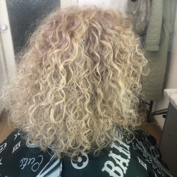 Завивка на сиве густе волосся.