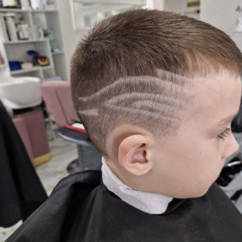 Стрижка з малюнком