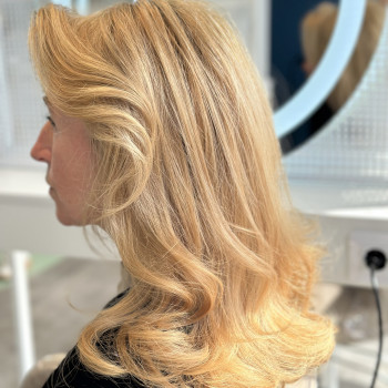 Стрижка
                    Парикмахер-колорист Наталія Луцк