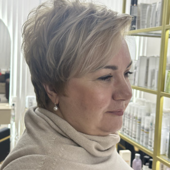 Стрижка
                    Парикмахер-колорист Наталія Луцк