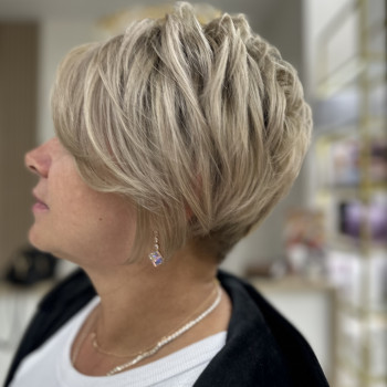 Стрижка
                    Парикмахер-колорист Наталія Луцк