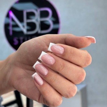 Френч маникюр, фото - Салон красоты Nbb Studio