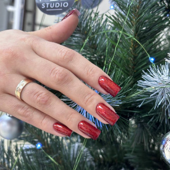 красный маникюр