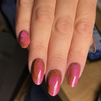 Нарощування нігтів мигдаль