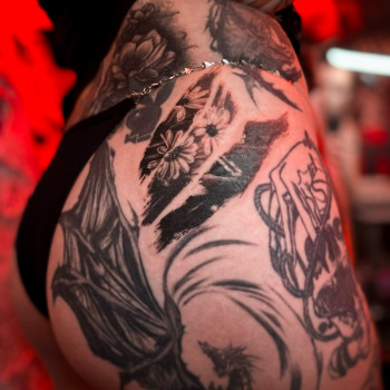 Тату квітів, тату на сідницях