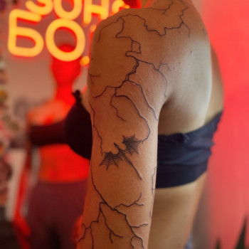 Тату дракони, блискавка