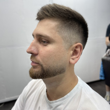 Чоловіча стрижка квіф і борода