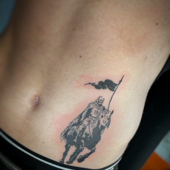 Тату на животі смерть на коні