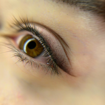 Перманент стрілки з розтушовкою
                    Майстер перманентного макіяжу Дана Вінниця