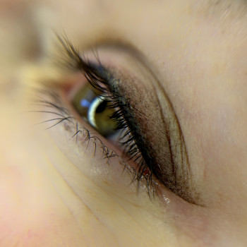 Перманент стрілки з розтушовкою
                    Майстер перманентного макіяжу Дана Вінниця