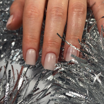 Апаратний манікюр, укріплення нігтів гелем