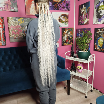 Афропотилиця
Бокс брейд з локонами