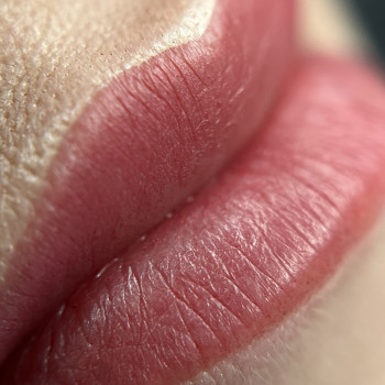 Перманентний макіяж губ