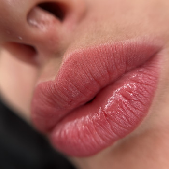 Перманентний макіяж губ
