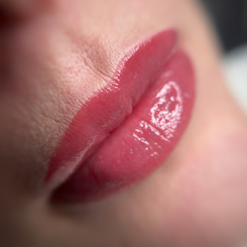 Перманентний макіяж губ