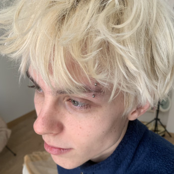 Пірсинг брови