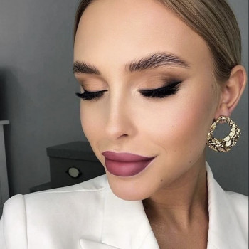 Макияж
                    Парикмахер-визажист Кристина Одесса