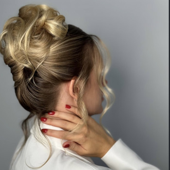 Прическа
                    Парикмахер-визажист Кристина Одесса