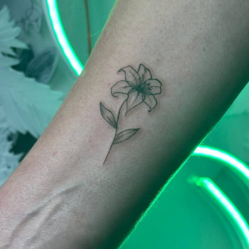 Тату для дівчат квіти лілія, фото - Тату салон МОЖНА ТАТУ