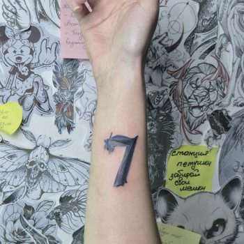 Тату на руці цифри, фото - Тату салон МОЖНА ТАТУ