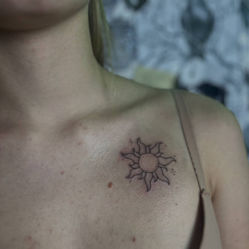 Тату женские на груди солнце, фото - Тату салон МОЖНА ТАТУ