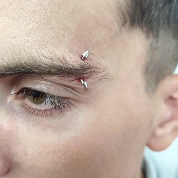 Пирсинг брови
   