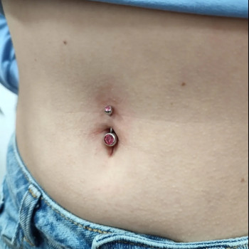 Пірсинг пупка
   