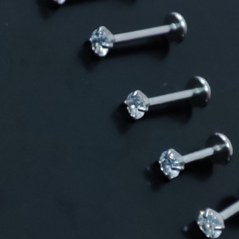 Лабрети для пірсингу різних розмірів
  