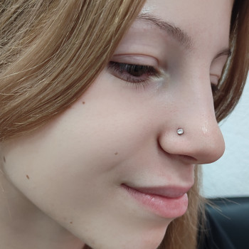 Пірсинг крила носа
   