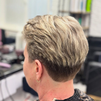 Мелірування через шапочку + коротка стрижка — зручно й стильно ✂️

   