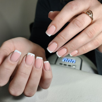 Класичний манікюр — завжди актуально ✨

   