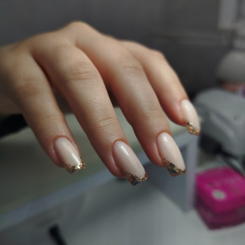 Нарощування нігтів гелем, ручний розпис, аквадизайн
                    Мастер маникюра Анна Черкассы